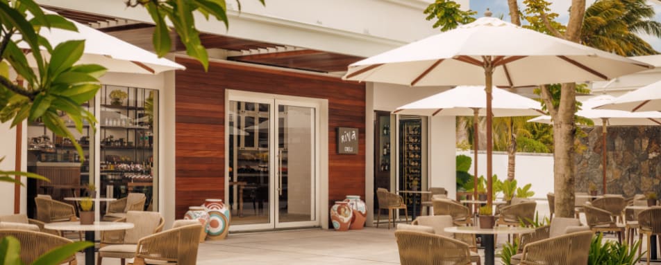 RivaDeliOutsideSeating 