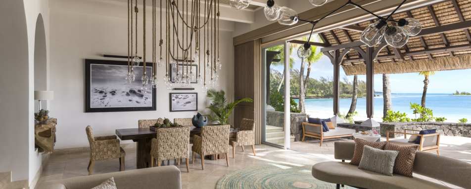 Shangri La One Bedroom Suite with beach access 