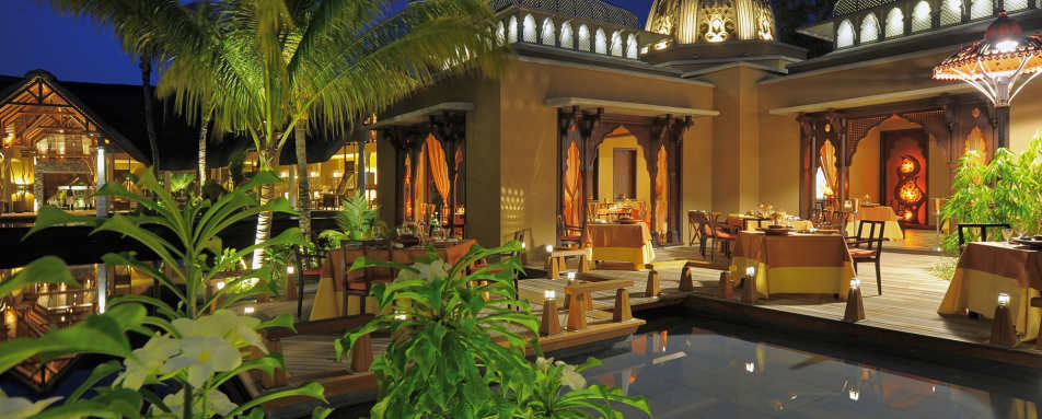 Mahiya Restaurant at Night