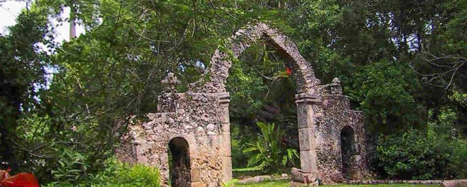 Colonial archway - Hacienda Chichen