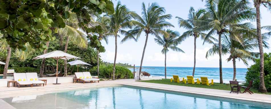 Swimming Pool and sea views - Hotel Esencia