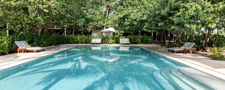 Swimming Pool - Hotel Esencia