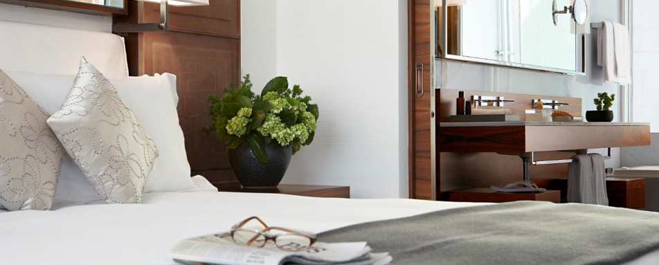 Bedroom and bathroom - Las Alcobas