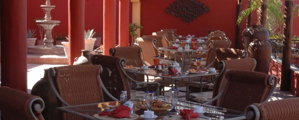 Dining Room - Posada de las Flores La Paz