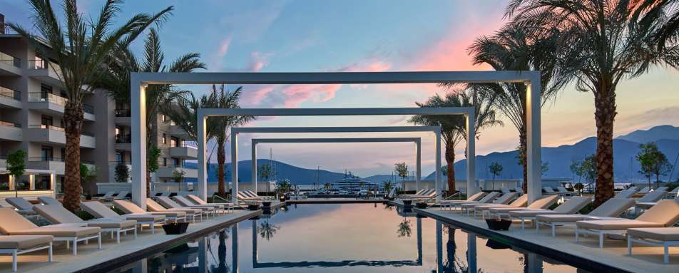Pool Club - Regent Porto Montenegro