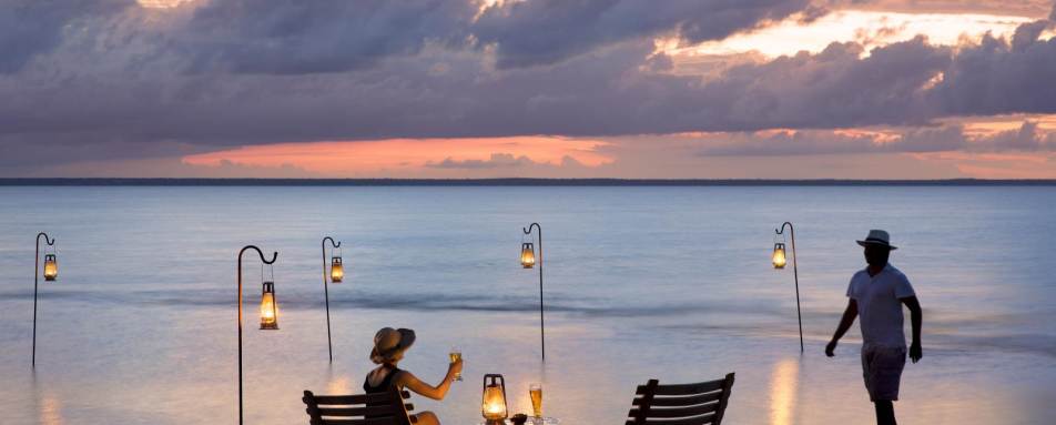 Sunset drinks - Benguerra Island Lodge