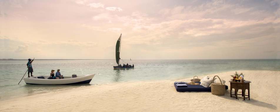 Sandbank picnic - Benguerra Island Lodge