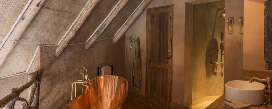 Monkey Bathroom - Colina Verde