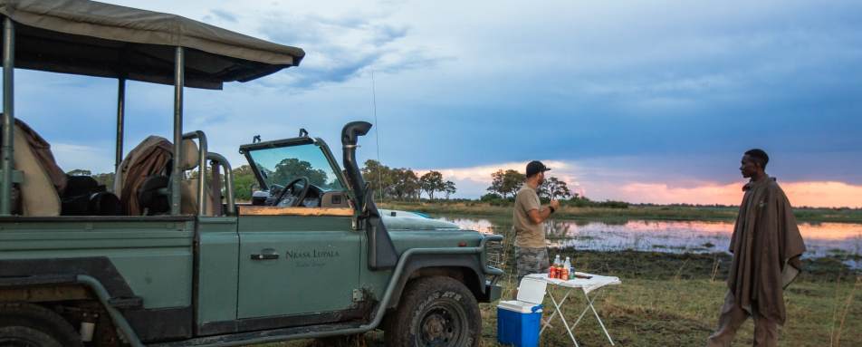 Sundowners on game drive 