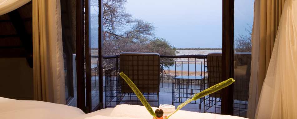 Waterhole chalet - Okaukuejo Restcamp