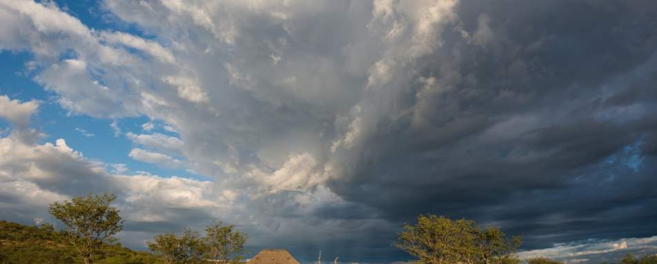 Lodge and watering hole - Safarihoek Lodge