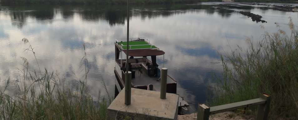 River and boat - Shametu River Lodge & Campsite