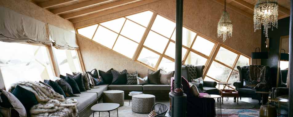 Main Area - Shipwreck Lodge