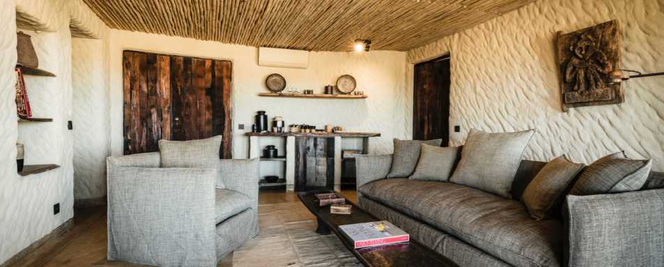 Lounge Area Two-Bedroom Hut - Omaanda