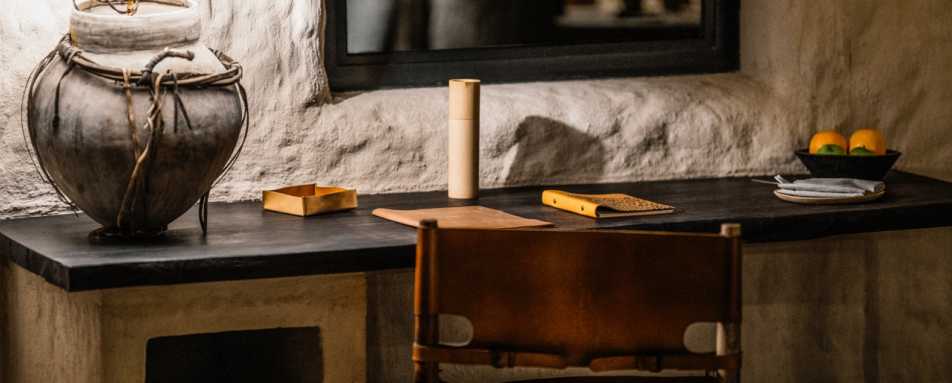 Writing Desk - Omaanda