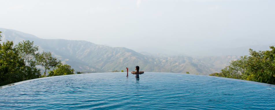 INFINITY POOL 