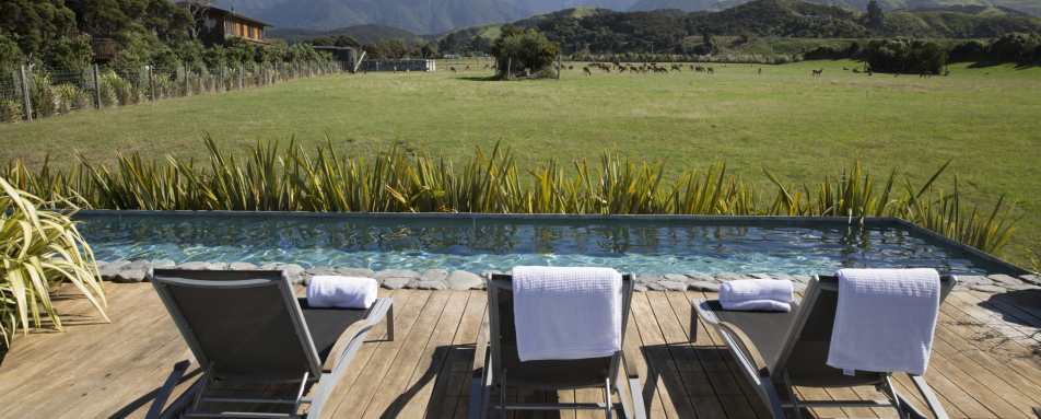 Pool and Mountains - Hapuku Lodge