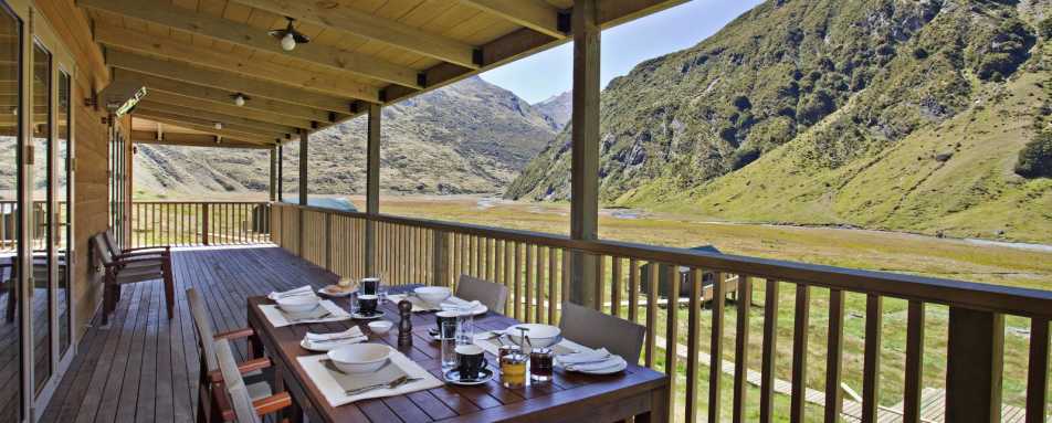 Dining - Minaret Station