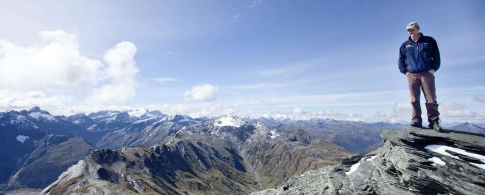 Exploring - Minaret Station