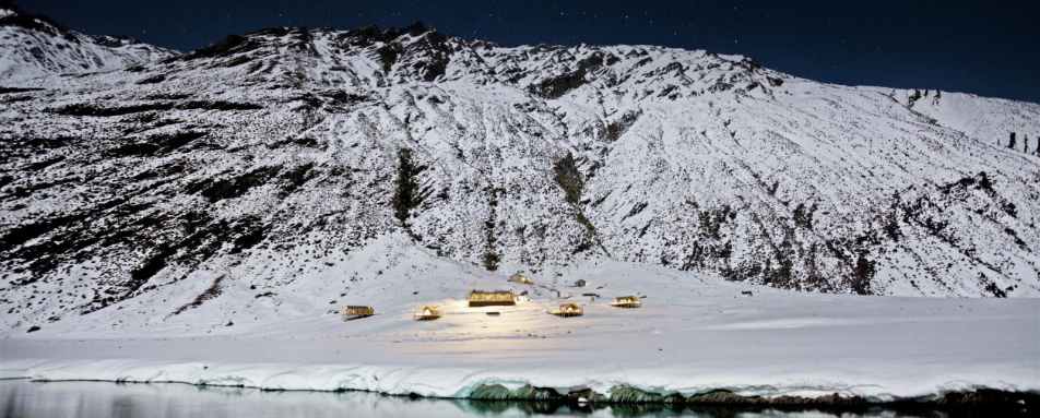 By night - Minaret Station