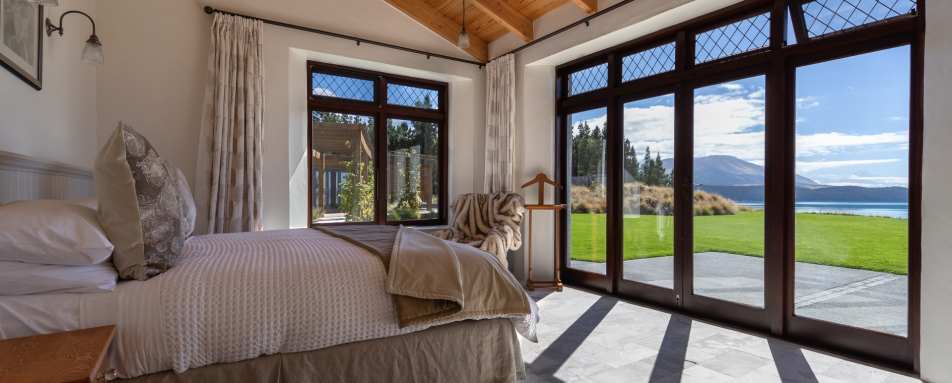 Bedroom - Mt Cook Lakeside Retreat 
