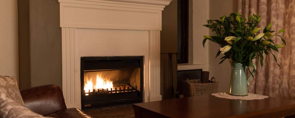 Fireplace - Mt Cook Lakeside Retreat 