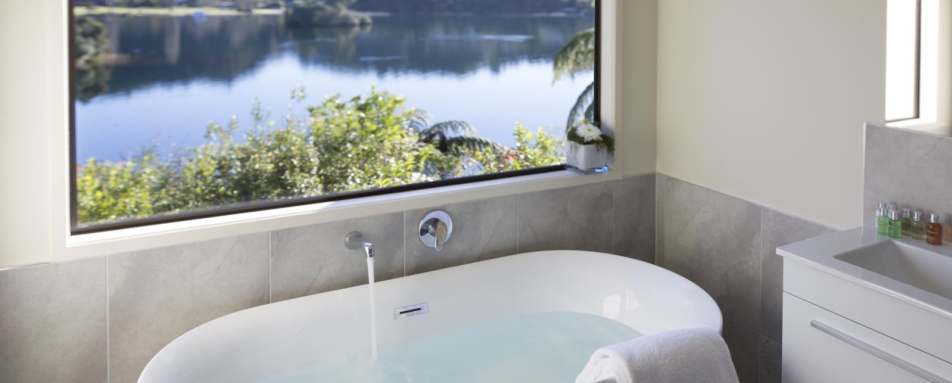 Executive Suite Bathroom - Solitaire Lodge