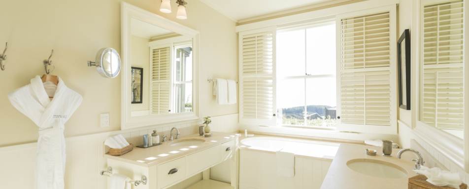 Hilltop Suite Bathroom - The Farm at Cape Kidnappe 
