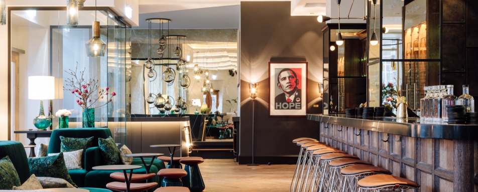 Pier 42 Cocktail Bar 