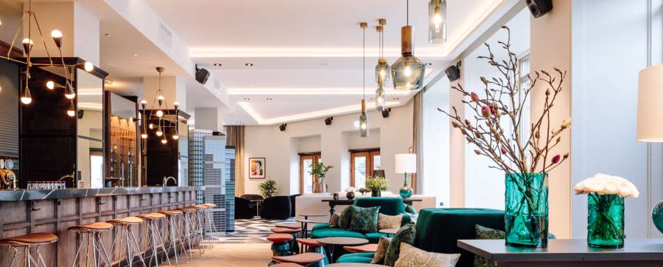 Pier 42 cocktail bar 