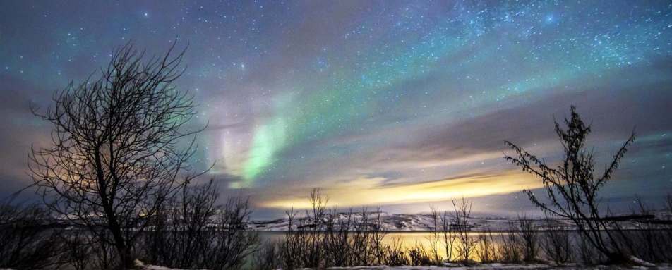 Aurora over the lake - Kirkenes Snow Hotel