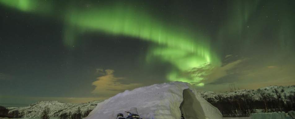 Snowmobile garage - Kirkenes Snow Hotel