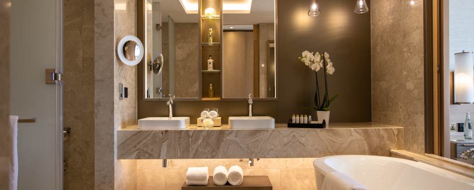 Executive One Bedroom Suite   - Bathroom 5 