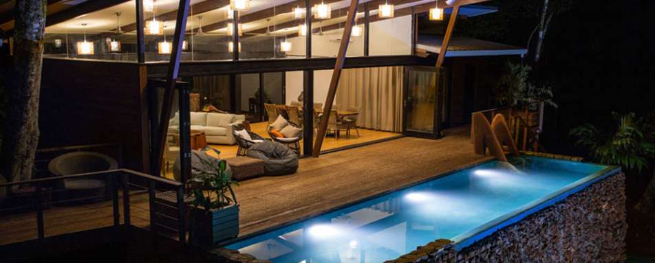 Pool by night - Isla Palenque