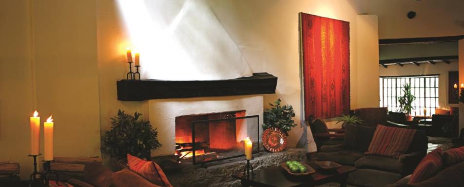 Lobby lounge area - Inkaterra Machu Picchu 