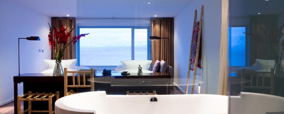 Bathroom and bedroom - Titilaka