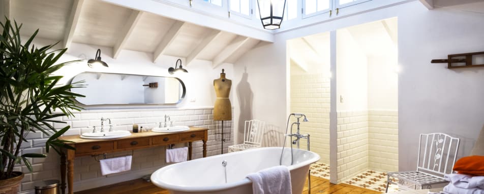 Master suite bathroom 