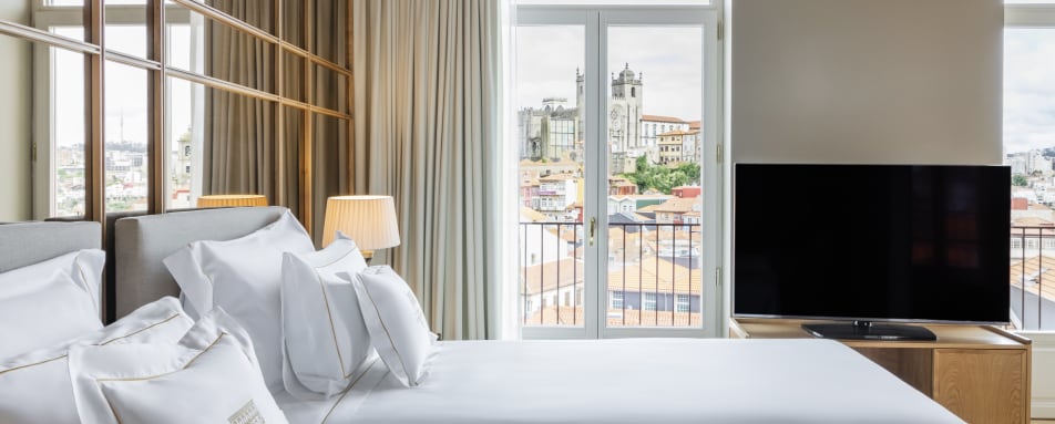 2 Twin Premium Se Cathedral View Balcony 