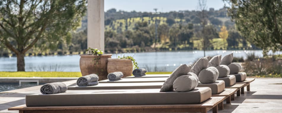 Lake pook villa day beds 