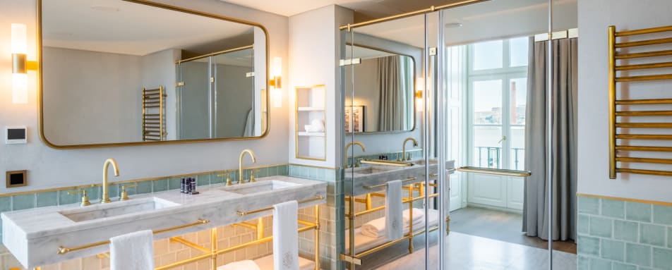 Prestige Suite Bathroom 