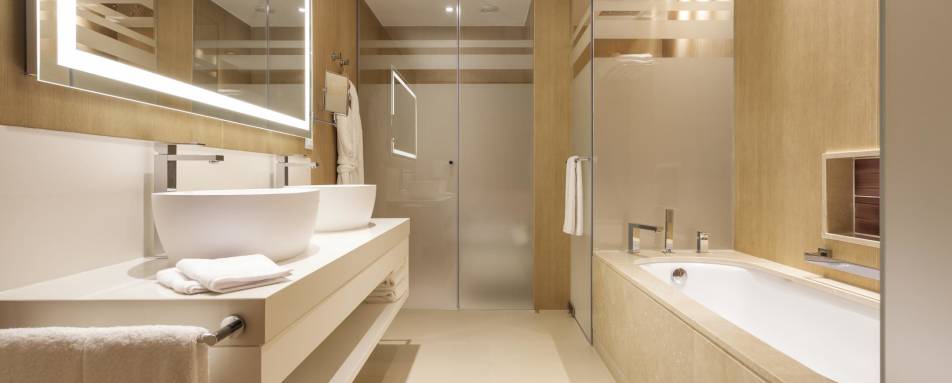 Ocean Suites Bathroom - Pine Cliffs