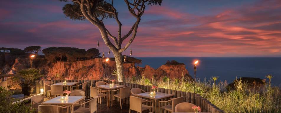 Mirador Champagne Bar at night 