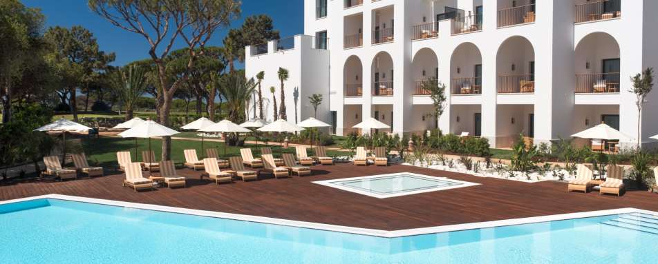 Ocean Suites Pool - Pine Cliffs 