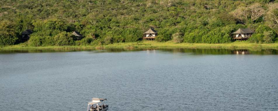 Water safari at Magashi Camp 