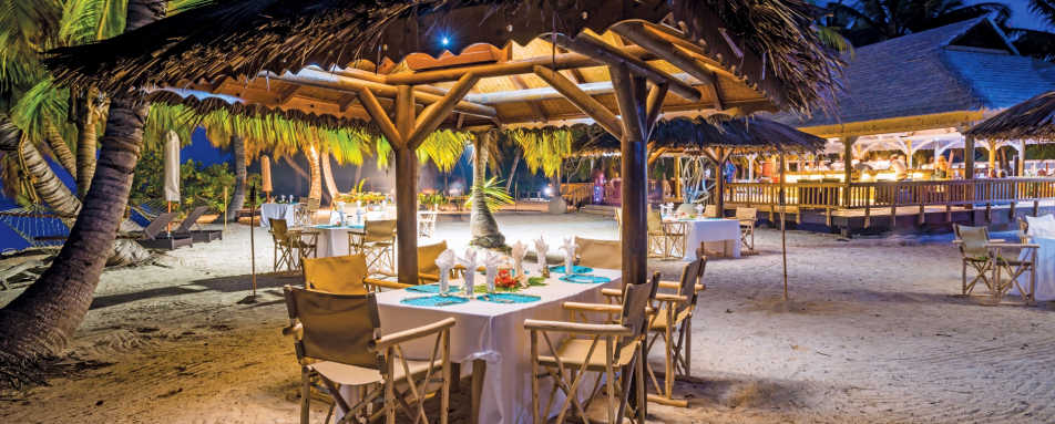 Beach Dinner - Alphonse Island