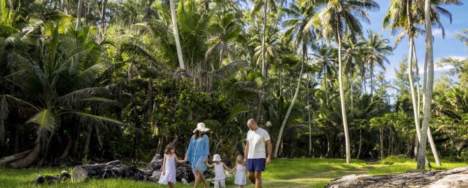 Family Walk - Denis Private Island