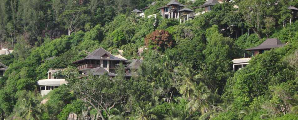 Beach and Villas - Four Seasons Resort Seychelles