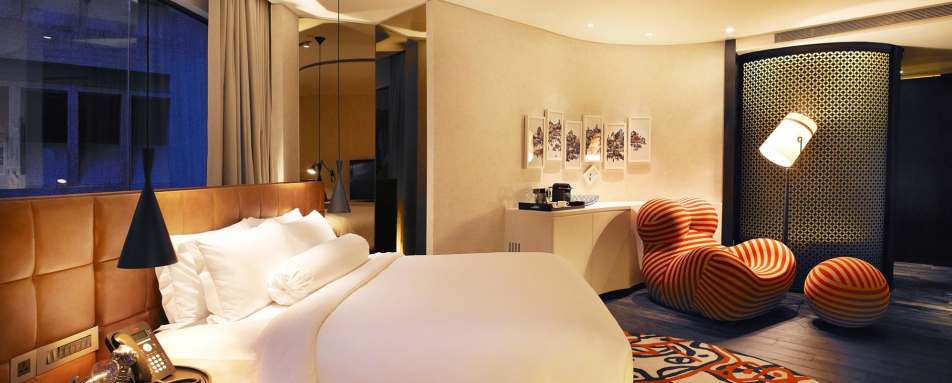 Andy Warhol inspired room - Naumi Hotel