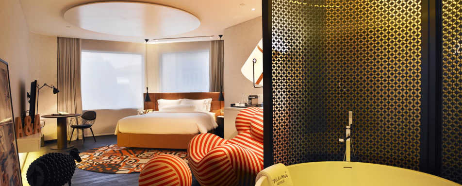 Andy Warhole inspired room - Naumi Hotel