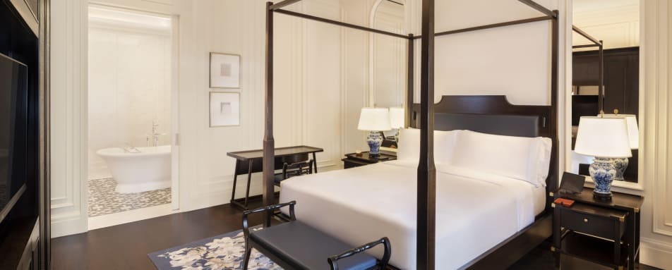 Courtyard Suite Bedroom - Raffles Hotel Singapore 